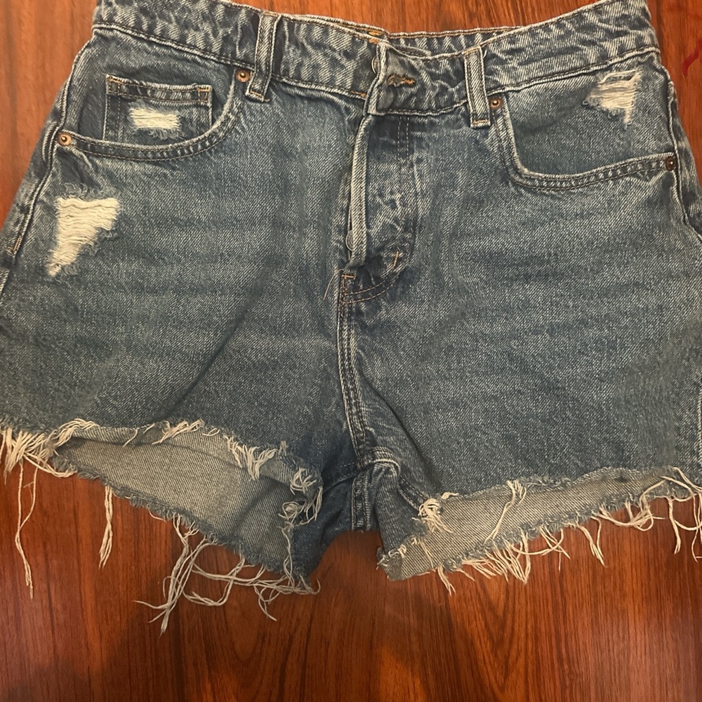 H&M Medium Wash Distressed Jean Shorts